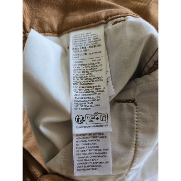 Womens Levis Waterless Brown Pleated W23 L30 Pockets EUC - Picture 15 of 16